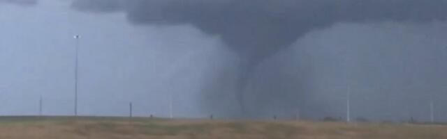 VIŠE TORNADA POGODILO ČIKAGO! LJUDI U PANICI BEŽALI: 10.000 njih ostalo bez struje