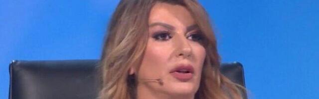 HOSPITALIZOVANA VIKI MILJKOVIĆ: Pevačici narušeno zdravlje, lekari odmah reagovali! (VIDEO)