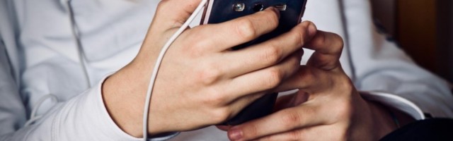 Većina nas OVO radi sa telefonom: Zbog 10 bezazlenih minuta rizikuje se psihičko zdravlje