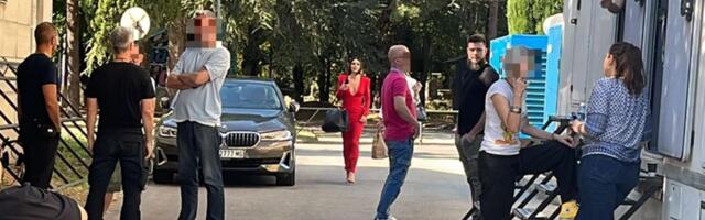 Sin Suzane Jovanović, kog je Saša Popović gledao kao svog, radi u režiji i kao ton-majstor u Grandu, ali to nije sve: Ovog leta je imao još jedan posao u produkciji