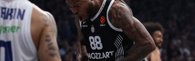 KAD ĆE CENTAR Tajrik Džons razbio Efes! Dokle će sam da čuva reket Partizana?