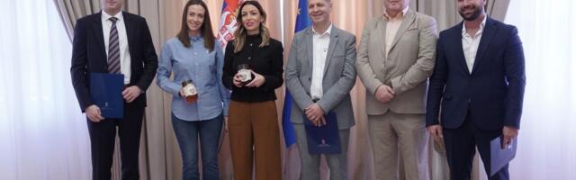 Ministarka Mesarović dodelila rešenja o bespovratnim sredstvima za proizvodnju meda