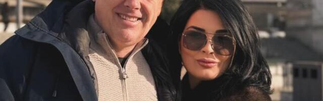 Ovako su Milena Popović i Igor Jurić dočekala 2026: Ona u crnoj haljini sa dubokim dekolteom, a on ne skida osmeh