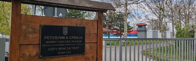 FOTO Novosađanin kom se sudi za napad na Informer pušten u kućni pritvor kod Jaćimovića