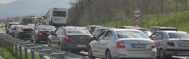 Zatoj na 2 deonice auto-puta, zatvorene trake: Hitno se oglasili "Putevi Srbije", kolone se stvaraju