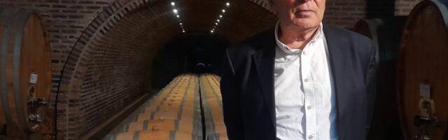 Između rezignacije i borbe, između potrebe za slobodom i života u diktaturi: Novi roman Milisava Savića „Čitajući Homera, poslednji put“ u izdanju Arhipelaga