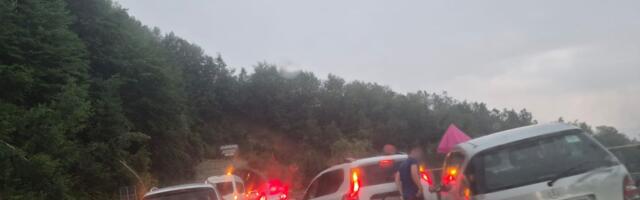 Lančani sudar kod tunela Palisad: Kilometarske kolone – SVE STOJI