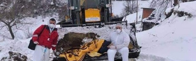 VELIKI PODVIG NOVOPAZARSKIH MEDICINARA! Ovako su se preko neprohodnoe Golije izborili za život TEŠKO BOLESNOG PACIJENTA/VIDEO/