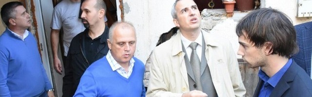 Vesić 4 godine laže građane Zemuna da će im sanirati kuće (FOTO)