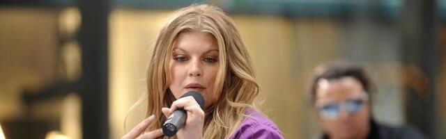 Skandal na koncertu! Popularna pevačica se upiškila na bini (FOTO)