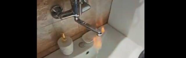 "Pet godina kasnije, sve je isto": Opet gori voda sa česme kod Zrenjanina (VIDEO)