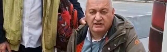 Hapšenje autobusa, misteriozna slušalica, samodinstanje... Ovo su najveći blamovi blokadera u 2025. godini (VIDEO)