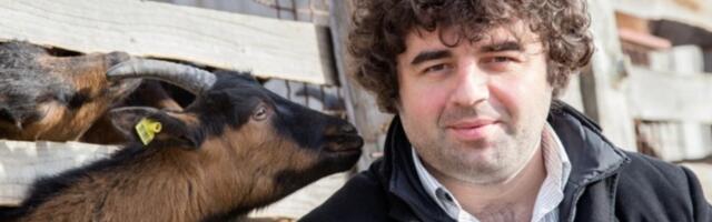 "Kako da ostavim ženu i unesrećim troje dece?" Glumac Branko Janković iskreno o braku, porodici i životu daleko od grada