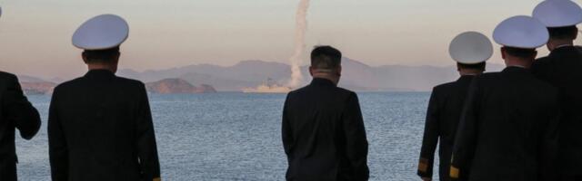 SEVERNA KOREJA TESTIRALA KRSTAREĆE RAKETE SA NOVOG RATNOG BRODA: Kim lično nadgledao lansiranje projektila!  (FOTO)
