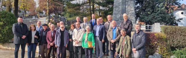 Полагањем венаца на споменик Четири вере обележен Дан примирја у Чачку