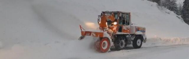 ZAVEJANA NAJKRITIČNIJA DEONICA U SRBIJI! Dramatična situacija, PUTARI SA TEŠKOM MEHANIZACIJOM NA TERENU! (FOTO)