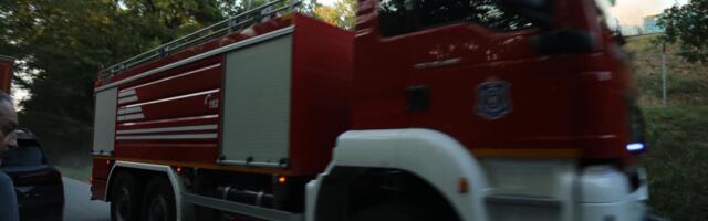 Autobus potpuno izgoreo u požaru na Dračkom Brdu, uzrok se utvrđuje(VIDEO)