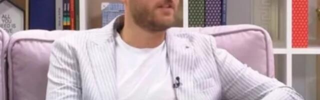 PRVE FOTOGRAFIJE SA NOVOM DEVOJKOM, NJENA LEPOTA OBARA SA NOGU! Tri godine nakon razvoda pevača stigle PREDIVNE VESTI!