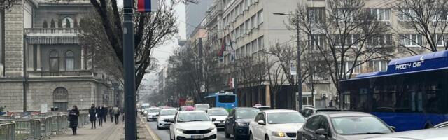 NORMALIZOVAN SAOBRAĆAJ U KRALJA MILANA: Sve teče bez problema posle uklanjanja prevrnutog automobila (FOTO)