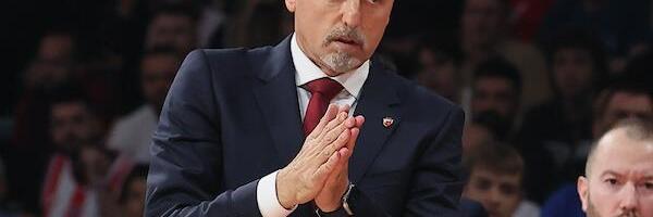 "IMAJU NAJBOLJEG TRENERA SVIH VREMENA!" Obradović moćnim rečima o Svetislavu Pešiću najavio utakmicu protiv Bajerna