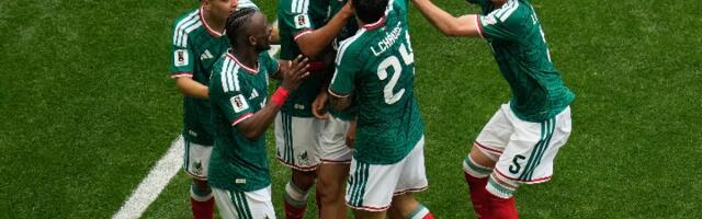 Meksiko ubedljiv na startu Mundijala: Videli smo nemoć Južne Afrike i tri crvena kartona (VIDEO)