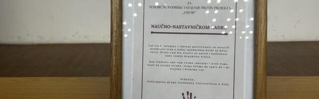 Studenti blokirali i PMF u Nišu - "Bez revolucije, nema ni evolucije"