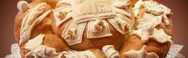 Svaki ukras na slavskom kolaču ima bitno značenje: Centralni natpis ima moćnu poruku, a pravi se od 3 sastojka