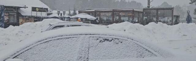 Mećava okovala ovaj deo Srbije, stigao i apel nadležnih: Vozači posebno da obrate pažnju