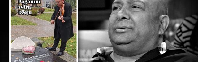 Srce da pukne! Čuveni muzičar zasvirao na grobu Džeja Ramadanovskog: Pada kiša, a on peva najtužniju baladu