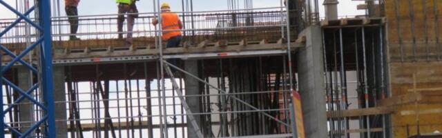 HOROR NA GRADILIŠTU U BEOGRADU! Radnik pao sa krova poznate firme, lekari mu se bore za život!