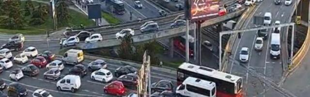 U BEOGRADU NEMA GDE IGLA DA PADNE! Neviđeni krkljanac u prestonici pred doček Nove godine, ovde je NAJKRITIČNIJE!