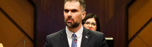 Градоначелник Новог Сада тражи да се певач Тони Цетински извини Новосађанима