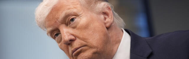 Трамп: Иран не би требало да наплаћује таксе за пролаз кроз Ормуски мореуз