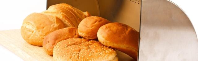 Stavite polovinu jabuke u kutiju za hleb i gledajte čudo: Pekar otkrio genijalan trik koji zaista funkcioniše