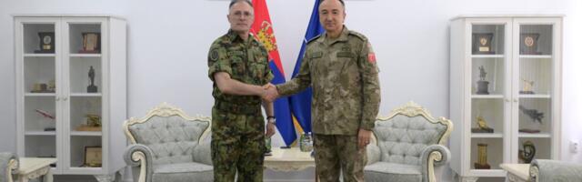 KFOR I VOJSKA SRBIJE RADE NA OČUVANJU STABILNOSTI Sastanak Mojsilovića sa komandantom Kfora