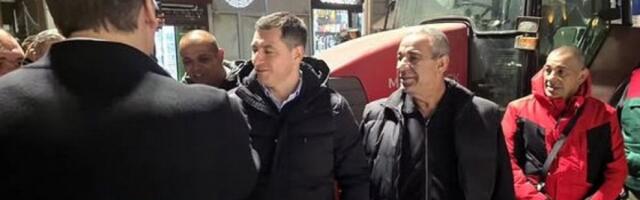 SRPSKI DOMAĆINI STIGLI U BEOGRAD: Predsednik Vučić ih dočekao u 2 sata ujutru (FOTO/VIDEO)