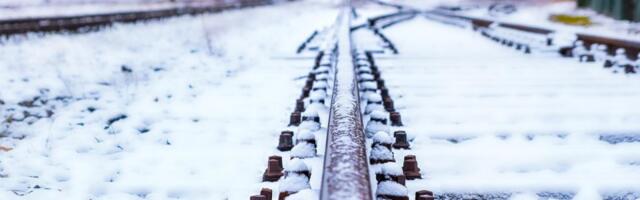 Voz bio zaglavljen tri sata u Resniku: Putnici se smrzavali bez struje i grejanja