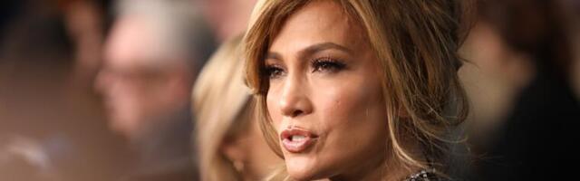 Niko je u oči nije gledao: Dženifer Lopez nemirnim dekolteoma napravila pometnu na žurci