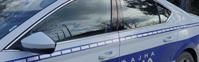 TAKSISTA UDARIO RADNIKA ČISTOĆE AUTOM, PA POTEGAO NOŽ: Mladić prevezen u bolnicu, policija traga za počiniocem