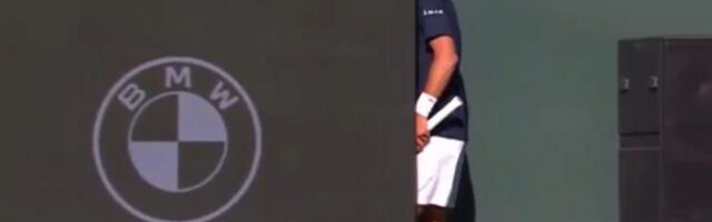 Uznemirujuća scena na meču Đokovića, Novak otišao iza reklame, niko nije video šta radi, a on...