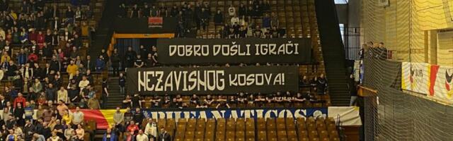 BRUKA I SRAMOTA! Srbi ogorčeni zbog podlog transparenta Bošnjaka i Albanaca!