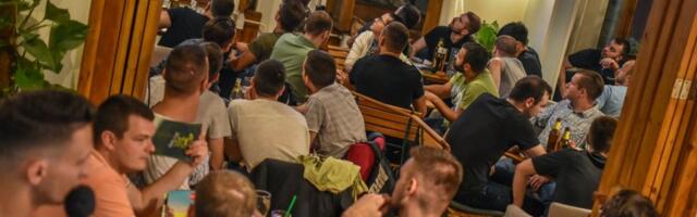 Superbetov fudbalski pab kviz 28. aprila u Radio kafeu