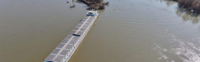 "Stanje na rekama haotično": Nadležni bez odgovora kako je u Novom Sadu brod bez nadzora prešao 24 km