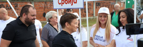 Брнабић: Гласајмо за Србију у којој нико нема право да нападне нечију породицу