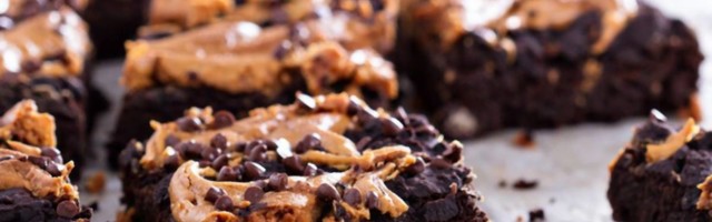 Recept za jednostavan i sočan čokoladni kolač bez brašna, sprema se brzo