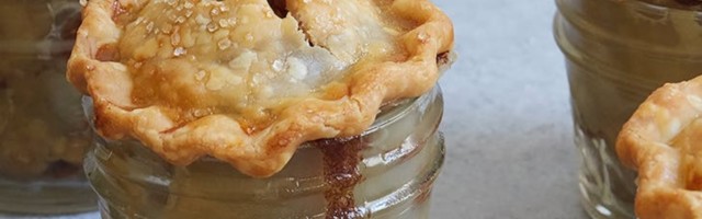 Mini pite od jabuka u teglicama
