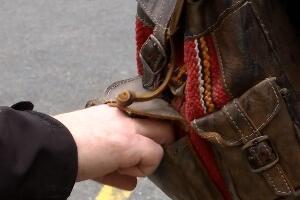 Гужве пред празнике најбоља прилика за џепароше – стручњаци саветују како да се заштитимо