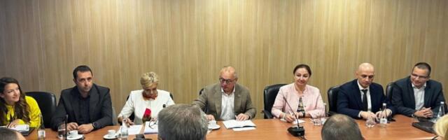 Vesić: Formiran operativni tim za svakodnevno praćenje situacije na aerodromu