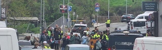 „Želite slobodu? Eno je na Košutnjaku“: Studentska blokada RTS-a ušla u 18. sat