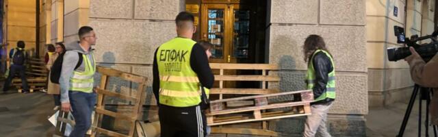 „Stiže presuda“ – niški studenti blokirali zgradu Suda, plan da tu budu cele noći i sutradan